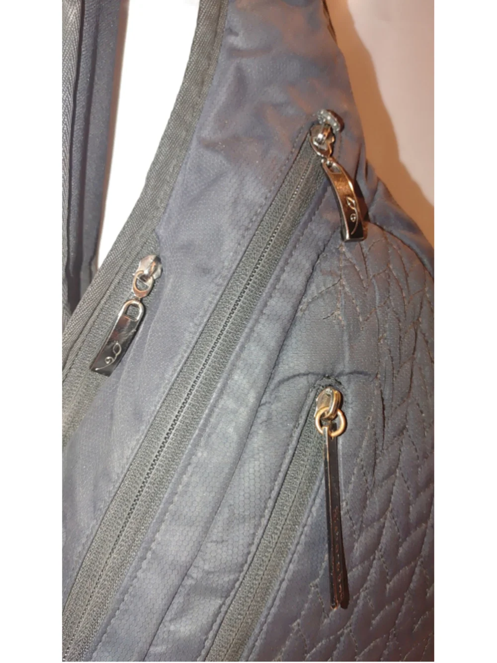 Sherpani Esprit LE Sling Bag 10-Liter Capacity